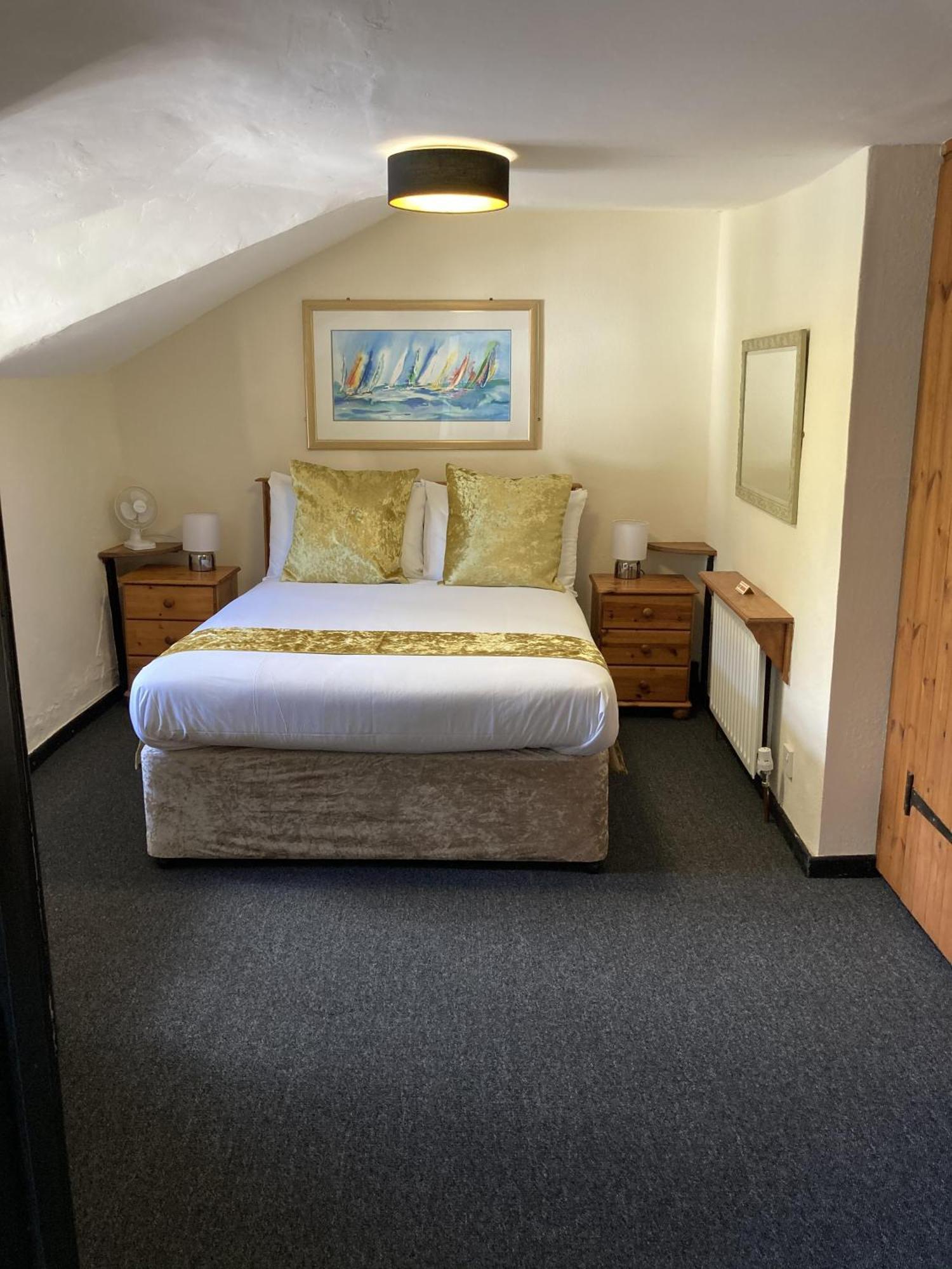 The Cridford Inn Trusham Room photo