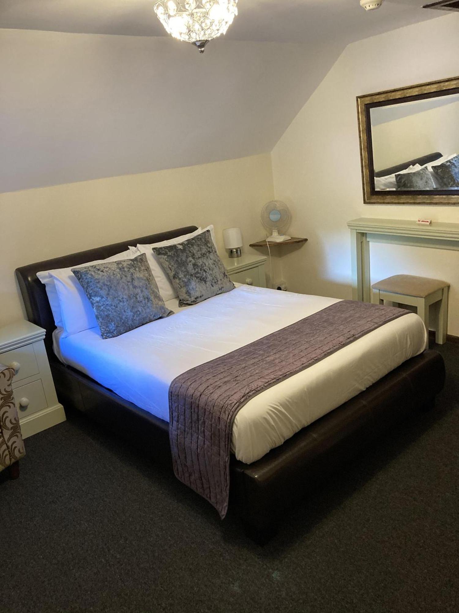 The Cridford Inn Trusham Room photo